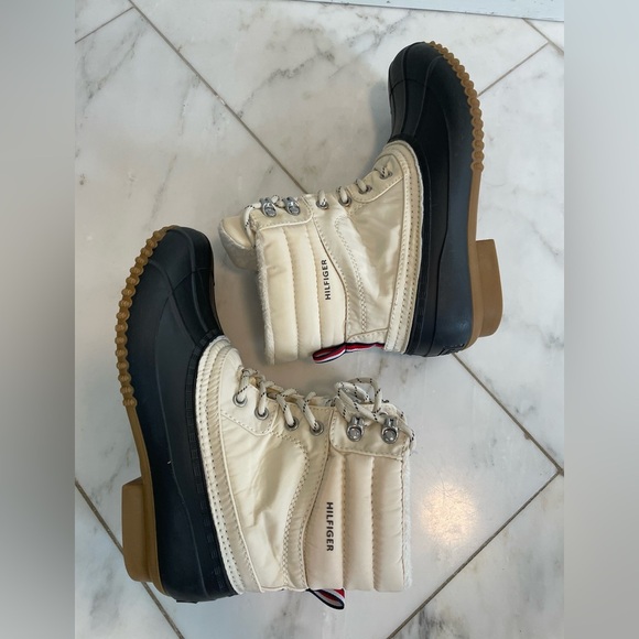 Tommy Hilfiger navy and cream faux fur lined waterproof duck boots size 9 EUC - Picture 6 of 8